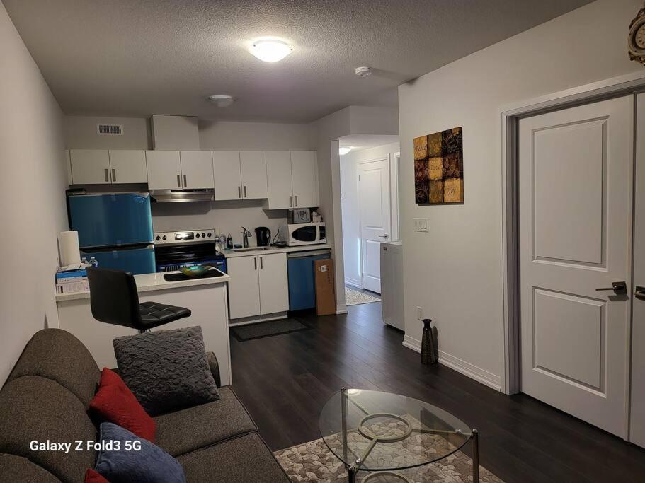 Lovely 2-bedroom Town House Apartment *