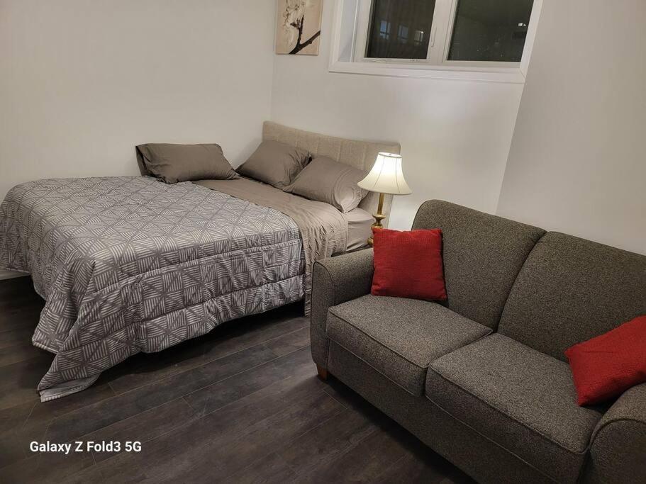 Lovely 2-bedroom Town House Apartment