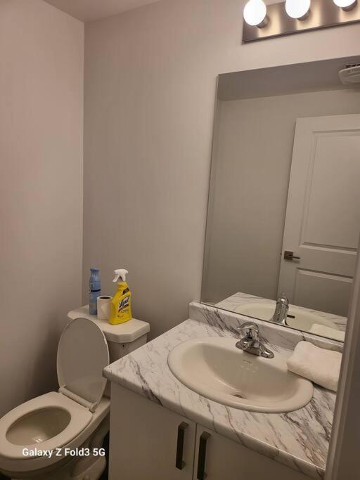 Lovely 2-bedroom Town House Apartment Niagara Falls